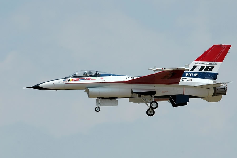 Illustration for article titled Top Gun 2008: Biggest RC Airplane Competition in the World